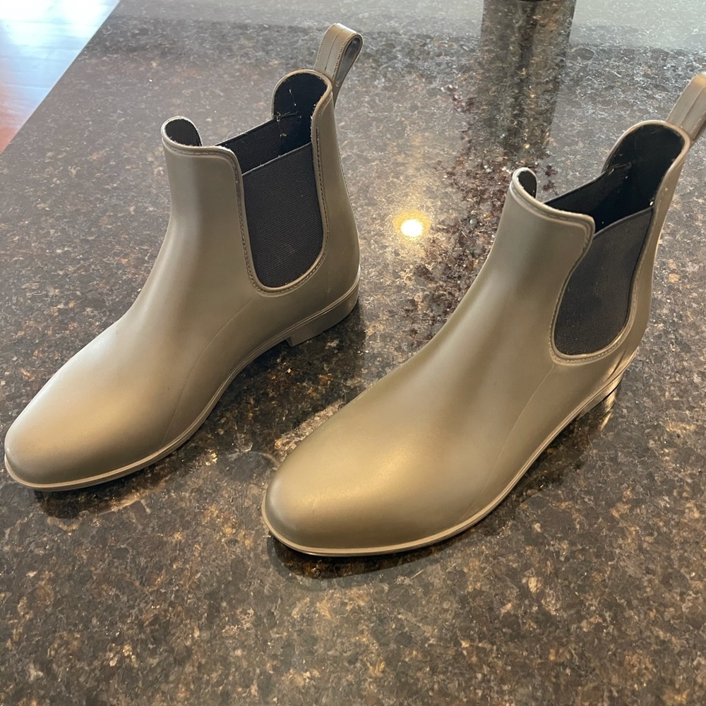 Army green ankle rain boots